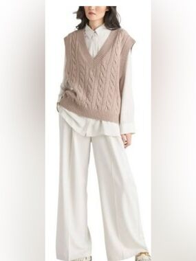 NWT Women’s Black Tape Sweater Vest -XL $80
